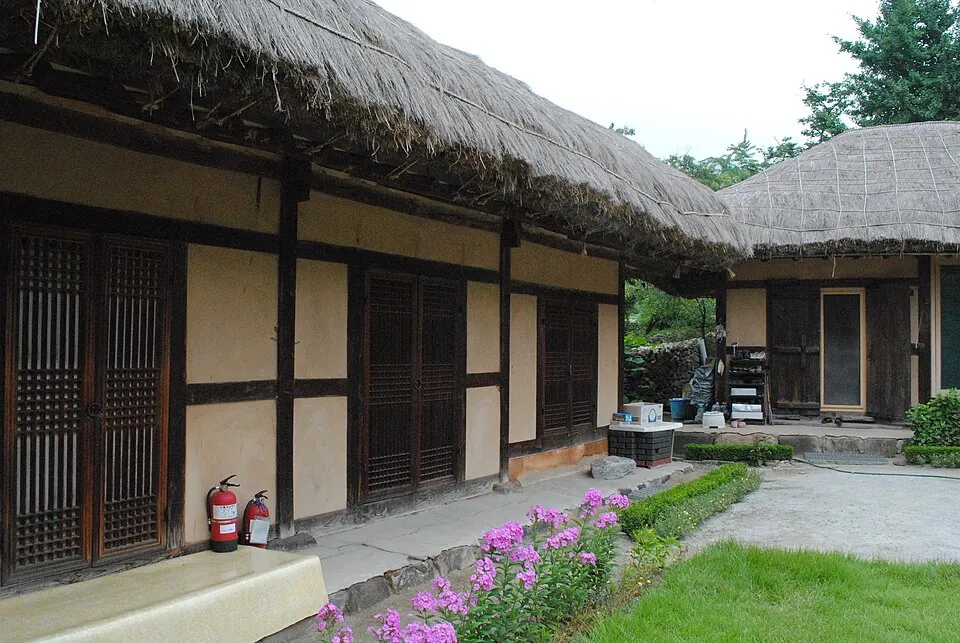 Thatched-roof houses in Oeam Folk Village