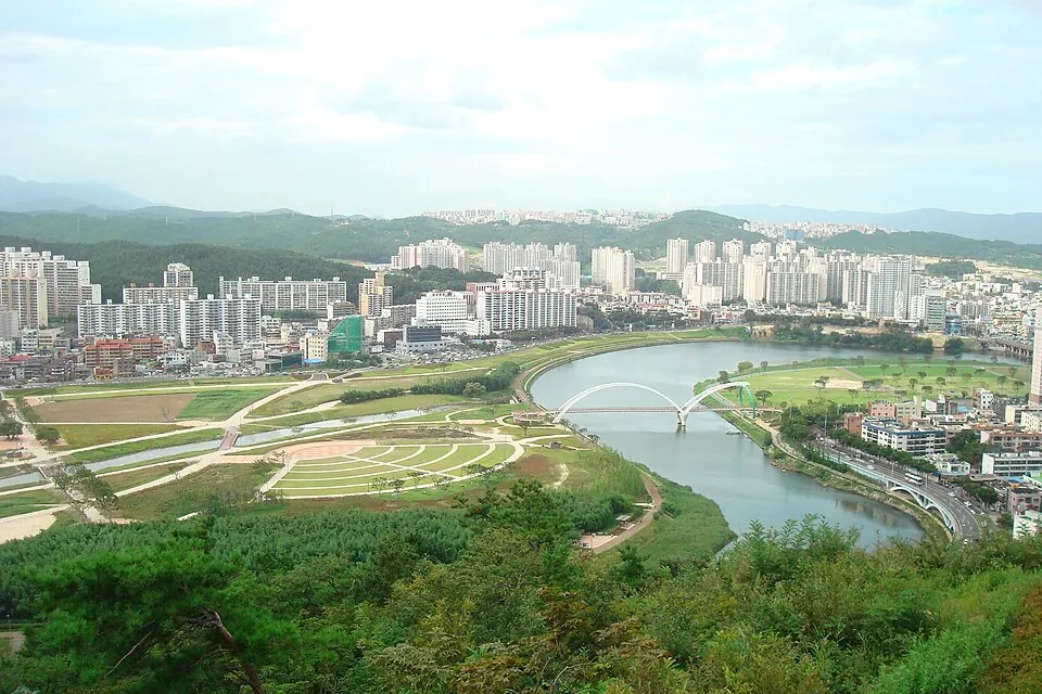 The Taehwagang River viewed from Namsan.