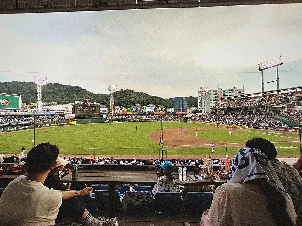 A 2023 baseball game at Hanbat Stadium, with Bomunsan behind the stands.