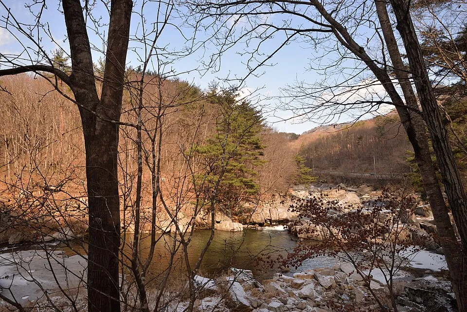 The winter river valley at Pahoe, Muju Gucheondong.