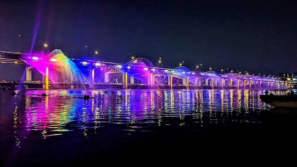 Moonlight Rainbow Fountain illuminated at night on Banpo Bridge, Seocho-gu, Seoul.