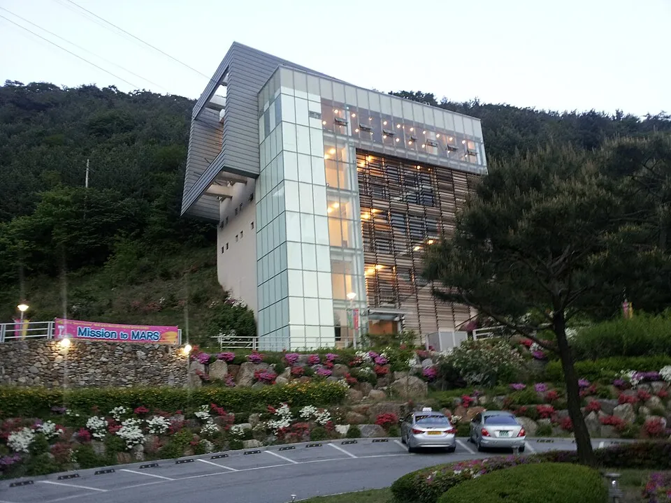 The tram station at Songam Space Center.