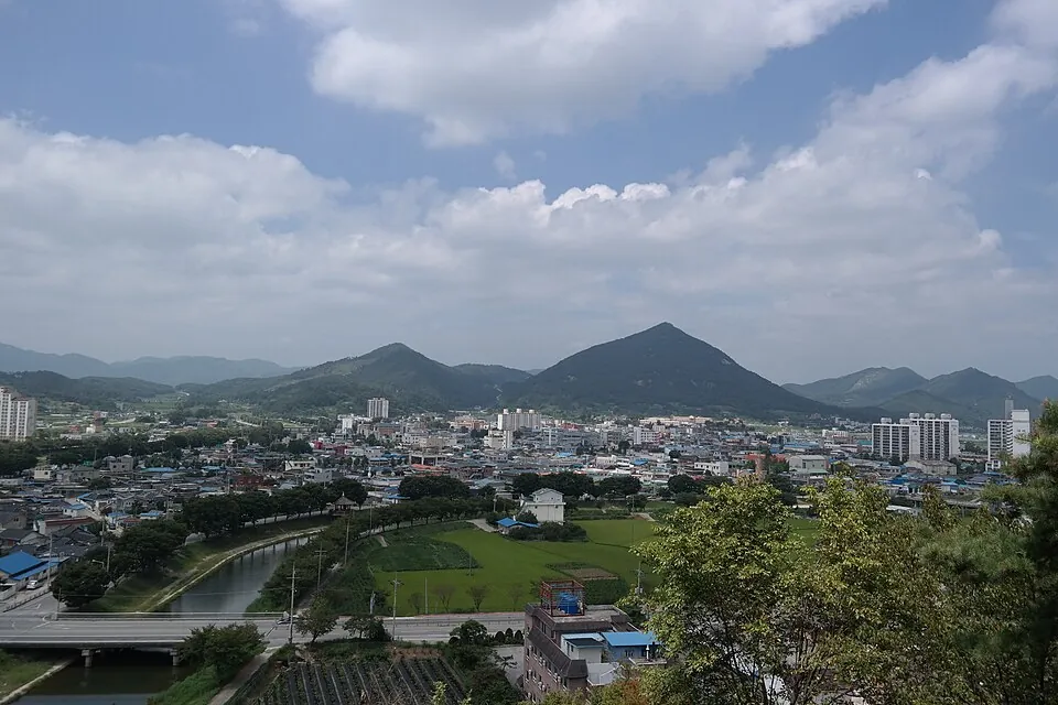 Sunchang-eup and surrounding mountains seen from Mount Daedong.