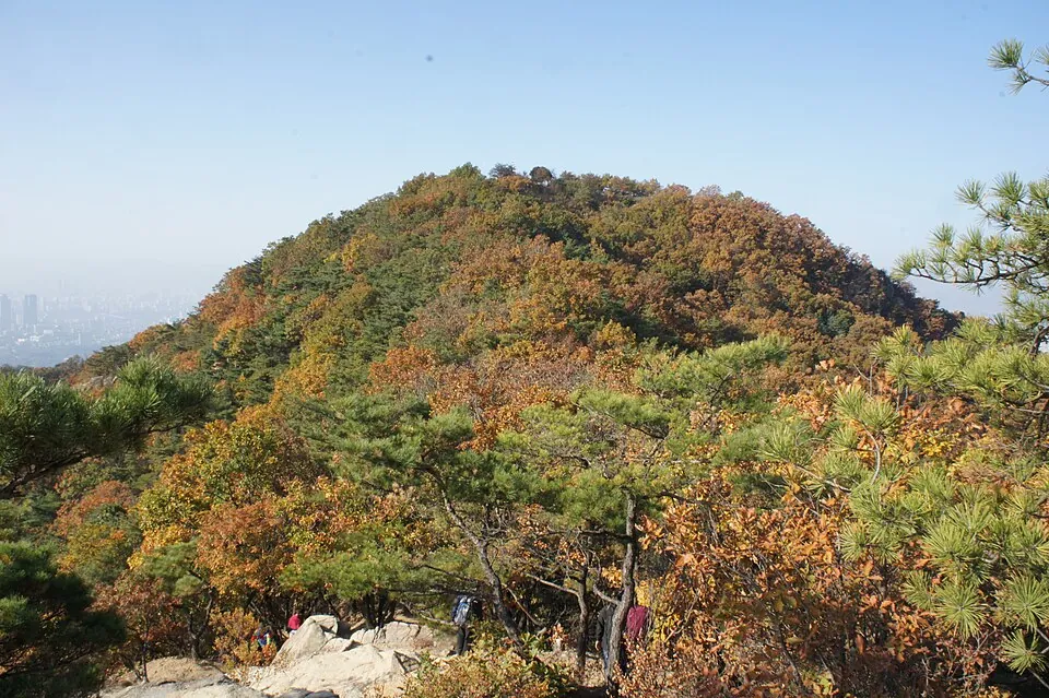 Yongmasan Mountain peak viewed from a hiking trail, Jungnang-gu, Seoul.