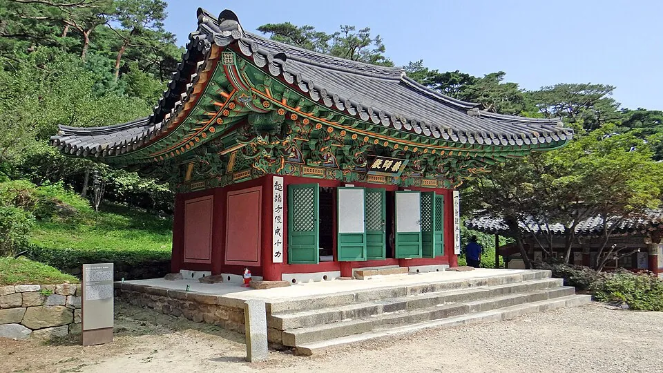 Yaksajeon Hall at Jeondeungsa Temple