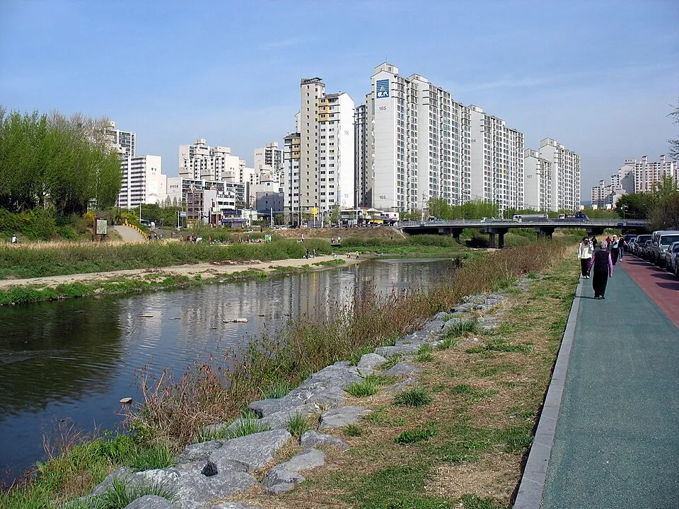 The Anyangcheon and Hakuicheon streams meeting in Anyang.