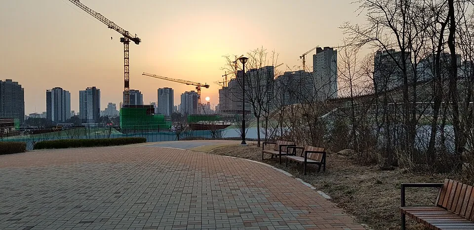 Pyeongtaek at dusk.
