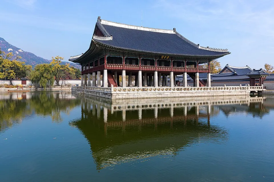 Gyeonghoeru Royal Banquet Hall at Gyeongbokgung Palace, Jongno-gu, Seoul.