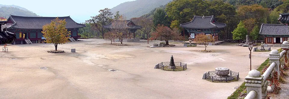 The grounds of Geumsansa Temple on Moaksan.