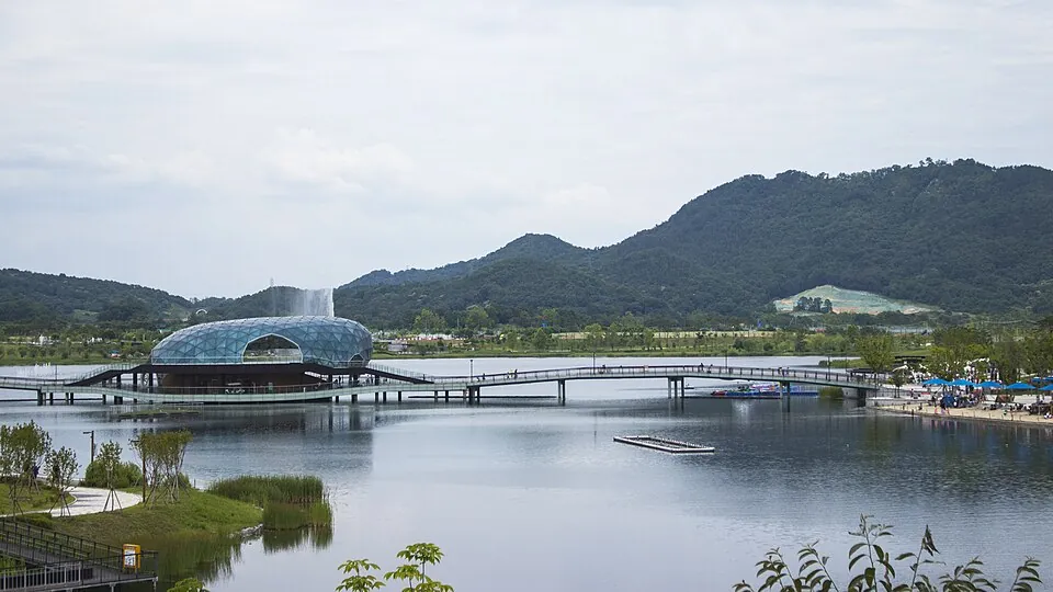 Walkways across the water at Sejong Lake Park.